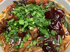 酸菜肉丝米线-越洋肖氏老米线(杨家坪店)