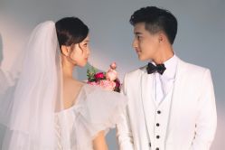 -雪中彩影婚纱摄影·微光艺术中心