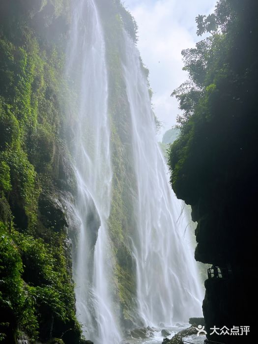 古龙山大峡谷图片