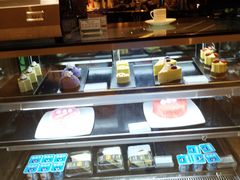 面包甜点陈列柜-大华锦绣假日酒店·锦味餐厅