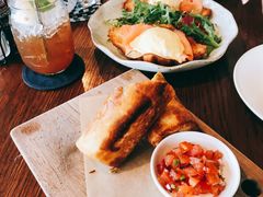 熏三文鱼班尼迪克蛋-ROAST coffee & eatery