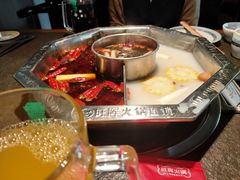 锅底做鸳鸯-旺晖本帮骨头煲·深夜火锅(梅园路店)
