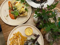 -FLOVIE FLORIST CAFE