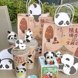 会有人拒绝这么可爱的熊猫吗🐼52TOYS✖️奈雪的茶联名奶茶🥤