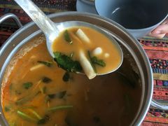 冬阴功汤-忘忧草融合私房菜(红鼎国际店)