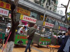 -海南大学南门小吃一条街