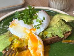 牛油果温泉蛋吐司-O'mills Sourdough Bakery&Bistro(永嘉路店)