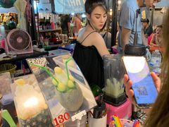 -席娜卡琳火车铁道夜市