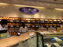 面包甜点陈列柜-老佛爷饼店