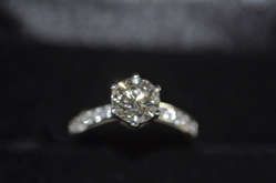 -威德钻石-克拉钻大本营(南京东路店)