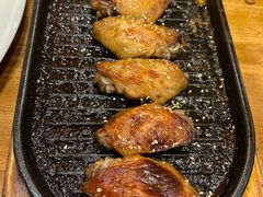 料理烤焦香翅中-老东镇啤酒屋海鲜加工·蒸汽海鲜·海鲜烧烤(台东店)