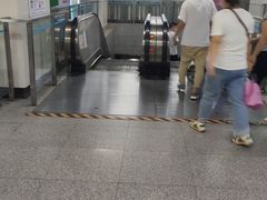 -陆家浜路(地铁站)