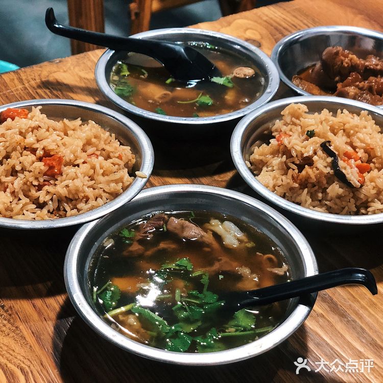 地铁一个多小时，来吃口网红肉