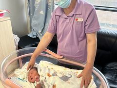 -秋歌护理·月嫂·育儿嫂(浦东医院店)