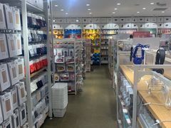 -名创优品(北京新中关购物中心地铁层店)