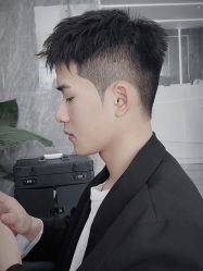 -一家只做男发烫染的店