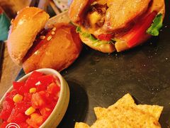 -HIGH FIVE哈福手工汉堡(桂林路店)