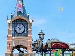 -小镇影院迪士尼小熊Duffy与他的朋友合影地