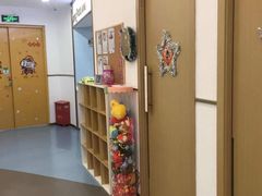 -龙格亲子游泳·水育早教中心(华亿大润发店)