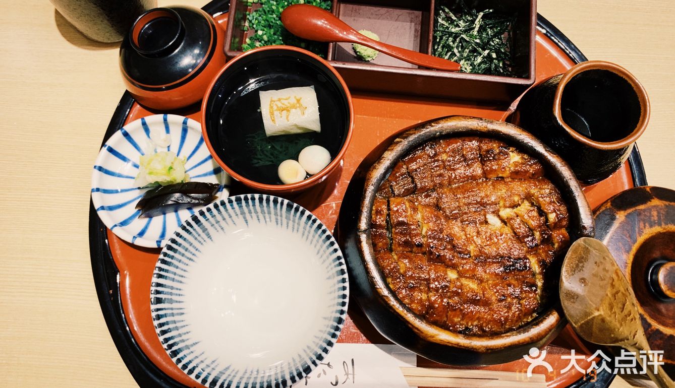 来名古屋一定要尝试蓬莱轩的鳗鱼饭！