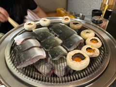 -围炉肉舍•炭烤活鳗•丹东海鲜烤肉(步行街店)