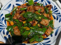 蒜苗回锅肉-锦庐道地川菜(来福士店)