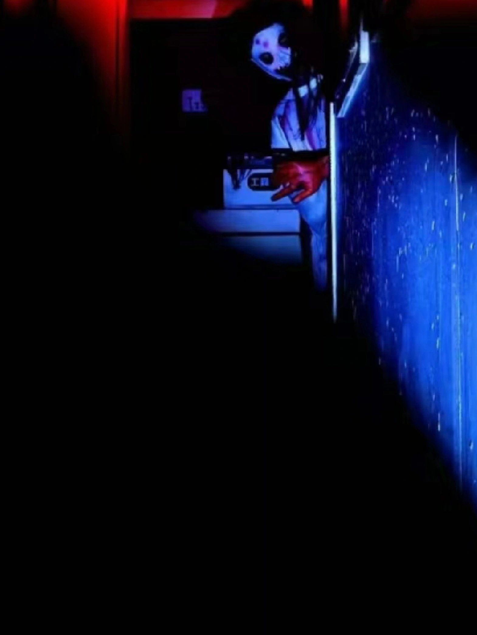 n从他们随时出现发出的鬼叫声音到每一下爆闪的亮眼表现都是在为