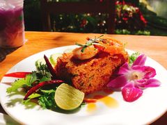 -Chom Cafe and Restaurant