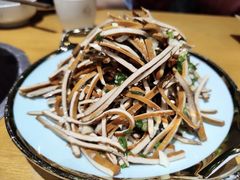 -郭婆婆疯子鸡·土货江湖菜馆