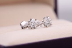 IMG_6983-威德钻石-克拉钻大本营(南京东路店)