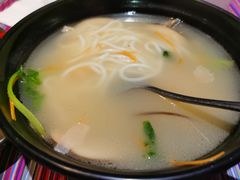 -香巴拉云南餐厅(华莱坞店)