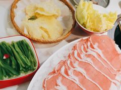 -洪氏嗨捞·广东猪肚鸡·椰子鸡火锅(西咸万象城店)
