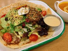 照烧鸡肉配牛油果拉法沙拉-HELLO 27 意面·沙拉·帕尼尼