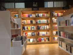 -新华里咖啡书吧(新华书店小寨店)