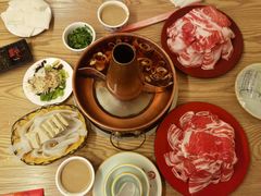 -洞庭洲·防空洞火锅·烧烤·铜锅涮肉(新百广场店)