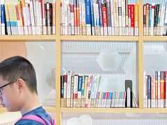 -漕河泾街道图书馆(漕河泾社区文化活动中心店)