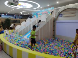 -月儿湾儿童游泳成长中心