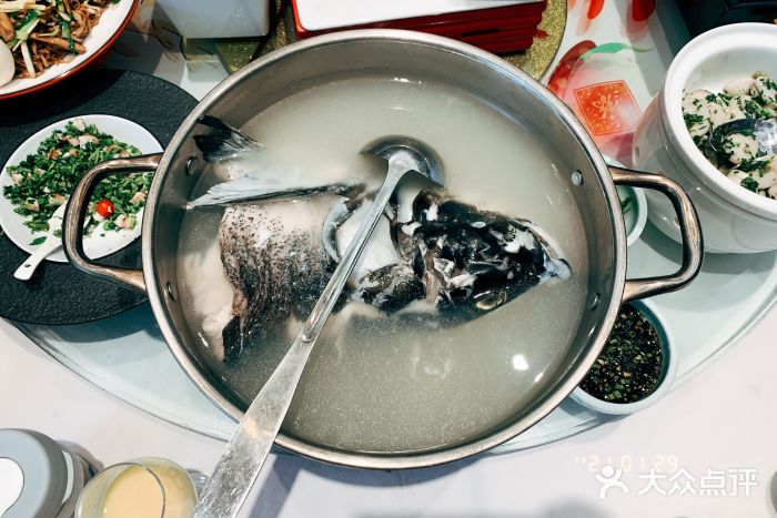 南山饭店(阳明古镇店)泉水鱼头图片