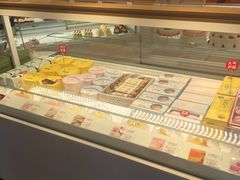 面包甜点陈列柜-好利来(新宜白店)
