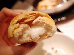 酥皮水牛奶菠萝包-陶陶居酒家(海岸城店)