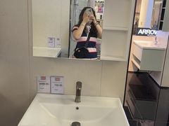 -百安居装修建材卖场(泰然店)