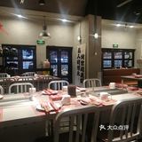 烤羊腿 这家店非常的好找,远远就能看见他家的招牌