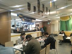 大堂-麦当劳(轻轨曹杨路店)