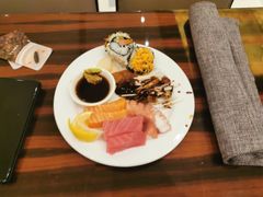 三文鱼刺身-北京希尔顿逸林酒店-逸轩西餐厅-自助餐厅