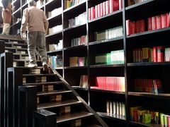 -钟书阁(松江泰晤士小镇店)