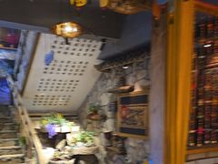-老牌坊云南鱼豆花火锅(爱建店)
