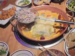 -洱火云南酸菜牛肉火锅(石景山当代商城店)