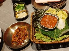 -草家酱蟹炭火烤肉店(珲春南路一店)