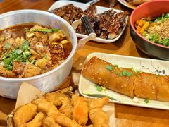 -爆炸头阿姨小四川正宗川味小吃(无任何分店)