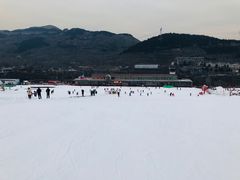 -济南卧虎山滑雪场